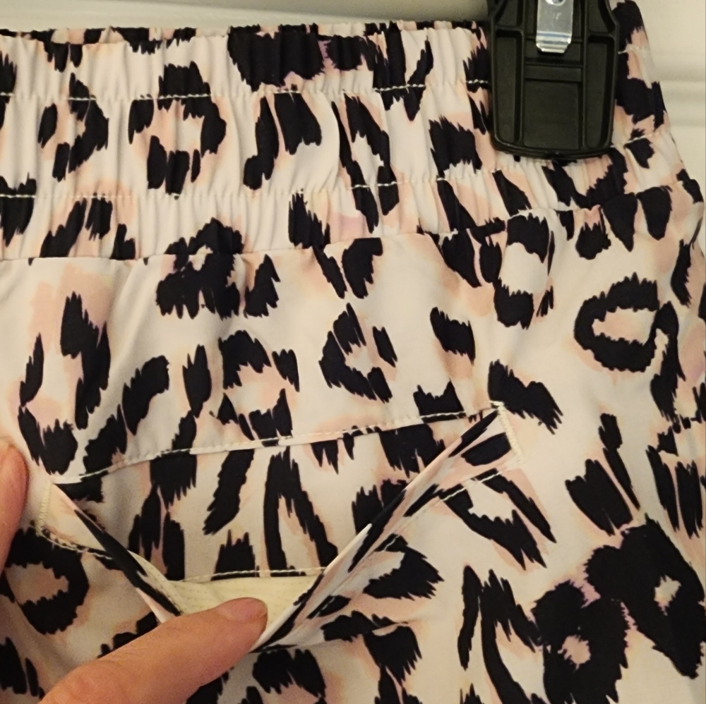 CALME X Johnny Was Elements Hike Short In Leopard Print In Blk/Wht Size XS - Picture 7 of 10